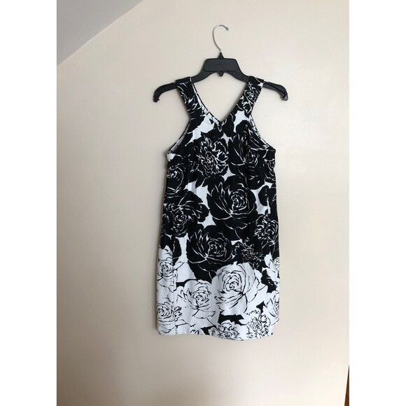 JUST TAYLOR BLACK AND WHITE FLORAL SLEEVELESS DRESS 4 - Picture 4 of 9